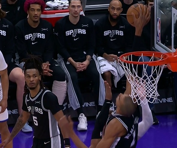 彩宝网新域名n-太逆天了也！菲利波夫斯基强硬抛投 文班亚马补防长舒猿臂抓帽